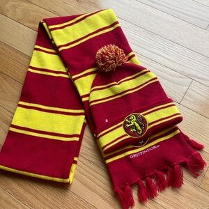 Gryffindor Scarf and Hat Winter NEW Wizarding World Harry Potter